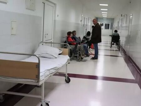 Болница с 61 легла даде 1,5 млн. лв. годишна заплата на шефа си