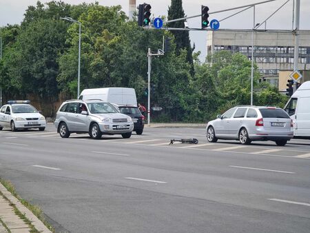 Шофьорът на колата, блъснала мъж с тротинетка в Бургас, бил на бензодиазепини, но защо не е иззет автомобилът му