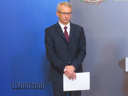 Премиерът Николай Денков свиква МВР и службите за сигурност