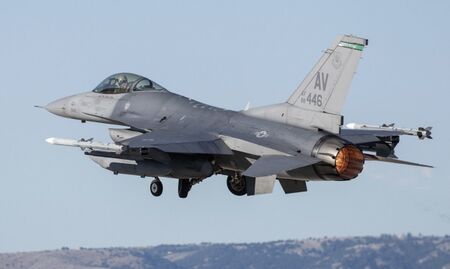 Обучението на украински пилоти на F-16 вече е започнало