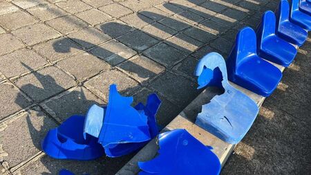 Вандали потрошиха седалки на стадиона в Карнобат