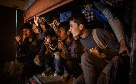 Разбиха голям канал за трафик на нелегални мигранти в София