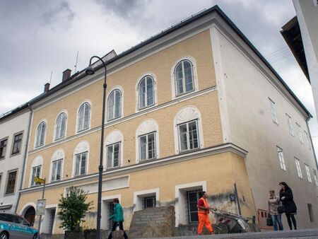 Превръщат родната къща на Хитлер в полицейски участък