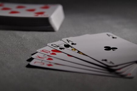 В ранните дни на покера, класирането на ръцете е сравнително