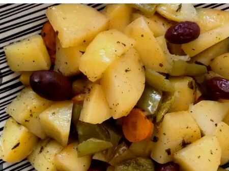 Рецепта за задушени картофи с маслини по гръцки