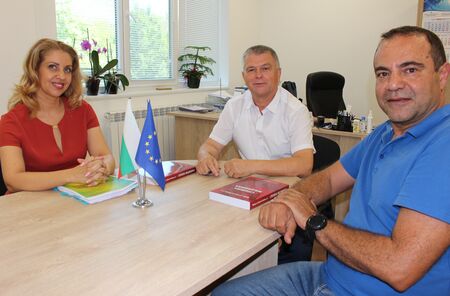 Обмислят създаване на тренировъчен център за парамедици в Университет „Проф. д-р Асен Златаров“