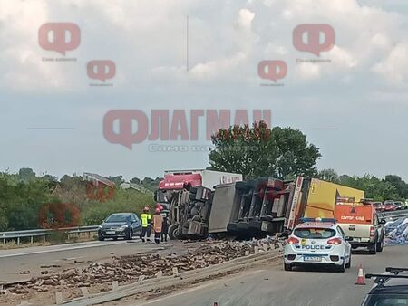 Извънредно! На АМ „Тракия“ е кошмарно заради обърнат бургаски тир, не използвайте магистралата