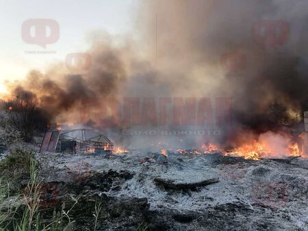 Десетки огнеборци и доброволци се борят със стихиите Четири големи