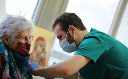 Осигуриха безплатни ваксини срещу грип за над 370 хил. български пенсионери