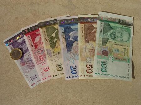 БНБ: Българските банкноти са добре защитените, най-много у нас се използват 50-олевките
