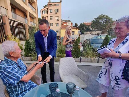 Пред големите умове всички се чувстваме като ученици каза кметът