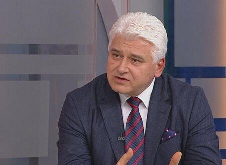 Явор Божанков беше мой студент, посипвам си главата с пепел, че го пуснах, каза проф. Пламен Киров