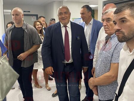Борисов посети почти завършената онкоболница инвеститор на която е един