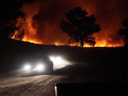 Сакар гори! Мигранти запалили големия пожар в Свиленградско, евакуираха три села