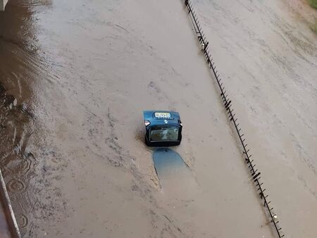 Заради наводнение е затворен за движение главният път между Царево