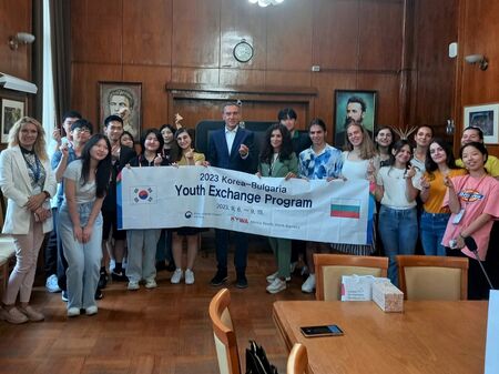 Младежи от Южна Корея гостуват в Бургас