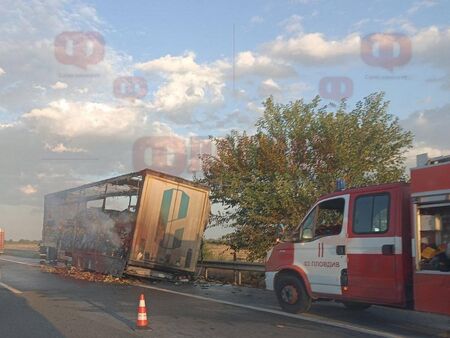 Турски ТИР изгоря на магистрала "Тракия" край Пловдив
