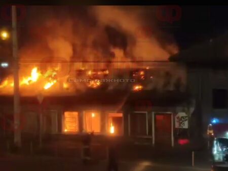 Извънредно! Голям пожар в Бургас