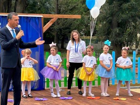 В първия учебен ден откриха нови детски площадки в ДГ "Делфин" в Бургас