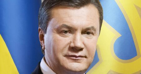 Украйна съди за държавна измяна бившия президент Виктор Янукович и бившия премиер Николай Азаров