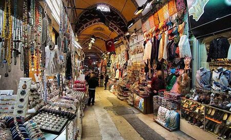 Пожар избухна в историческия турски пазар „Капалъчаршъ”