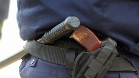 Полицаят, стрелял по 18-годишния грабител Светльо, е ползвал лично оръжие