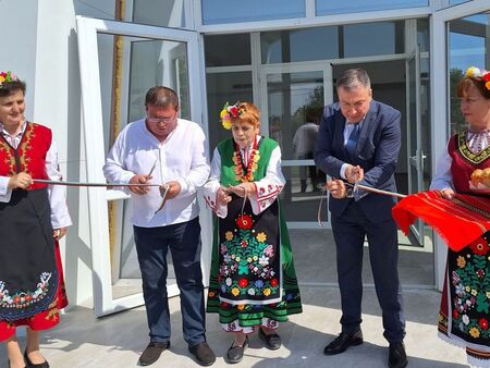 Кметът на община Несебър Николай Димитров откри сграда с многофункционално предназначение в с. Оризаре.