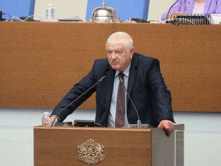 Бургаски депутат изнесе любопитни данни от доклад за „Лукойл“ заради спорен законопроект