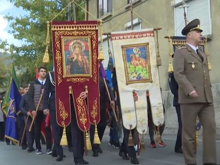  Организират атракционно пътуване с ретро влак с парен локомотив България