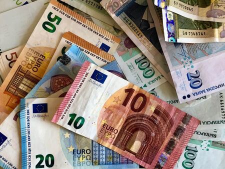 Това е новата официална целева дата за приемане на еврото в България