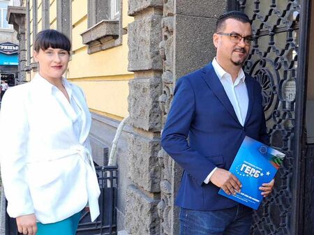 Утре Маргарита Петкова представя премиерно новата си книга „Тъй рече Виктор“ в Бургас