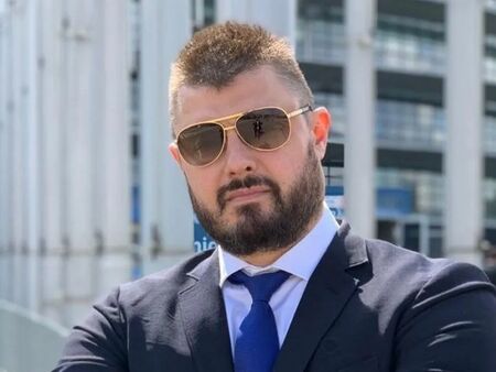 Каква е разликата между Бареков, Малкия Бареков и Слави Трифонов
