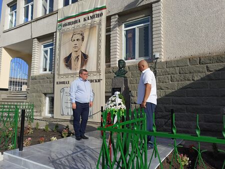 Откриха бюст-паметник на Васил Левски в с. Трояново