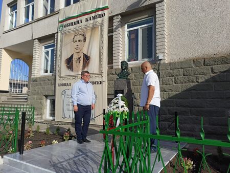 Кметът на Общината Жельо Вардунски и кметът на с Трояново