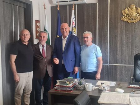 Кметът на Поморие Иван Алексиев проведе работна среща с делегация от турския град Юскюп