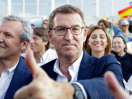 Защо лидерът на испанските консерватори е далеч от премиерския пост