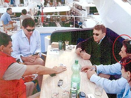 И Любомир Минчев (в кръгчето вдясно) се оказа, че е бил на яхтата на Доктора заедно с Милен Велчев, Мирослав Севлиевски и др.