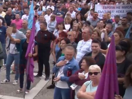 Гневни миньори блокират магистрала „Тракия“