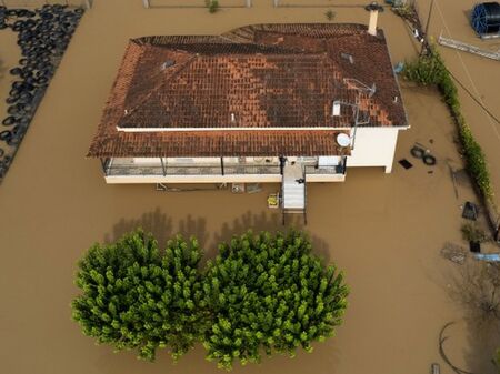 Гърция не помни такова наводнение: Водата в равнината Лариса е над 6 метра