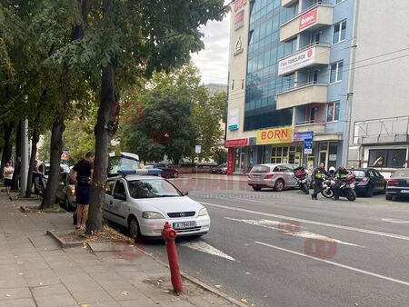 Извънредно! Патрулки приклещиха бургаско Рено на ул. "Христо Ботев", тестват шофьора за алкохол и наркотици