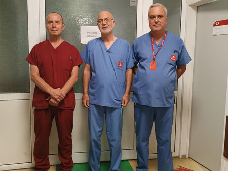Специалисти от УМБАЛ „Дева Мария“ спасиха живота на мъж с две едновременни хирургични операции