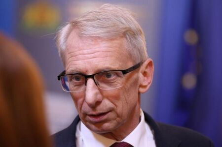 Денков няма да иска оставката на министър Радев