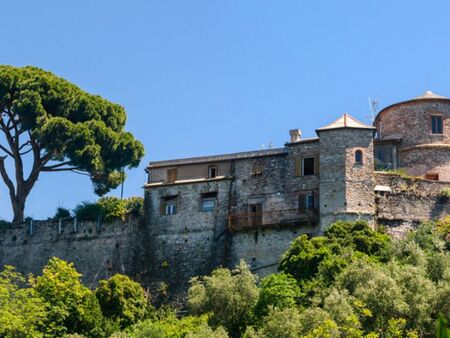 Бил Гейтс стана собственик на исторически замък в Италия