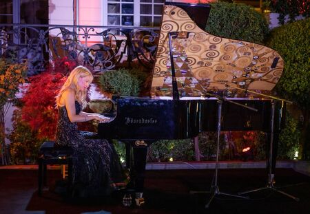 Уникален Bösendorfer Gustav Klimt роял пристига в Бургас за концерта на пианистката Донка Ангъчева