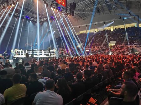 Бойната галавечер Glory89 започна преди минути в зала Арена Бургас