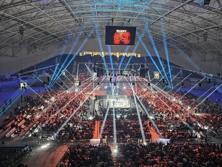 Glory 89 започна, цял Бургас чака Стоян Копривленски и легендата Бадр Хари