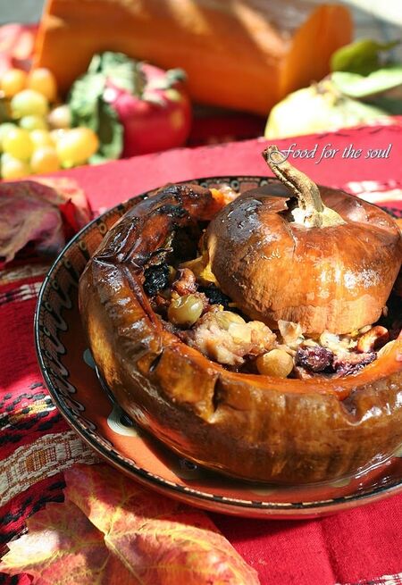 Есенна класика - рецепта за пълнена тиква със сушени плодове и локум