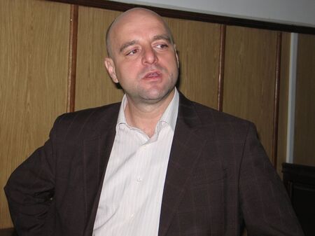 Съпругата на пернишкия прокурор Бисер Михайлов е изпаднала в безсъзнание, той ще бъде обвинен