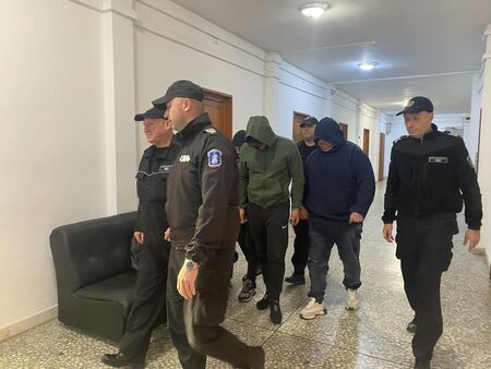 Пуснаха под домашен арест обвинените в "автомобилно престъпно сдружение" в Бургас