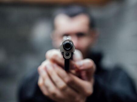 Масов бой с бухалки и стрелба с пистолет за момиче в Кюстендил